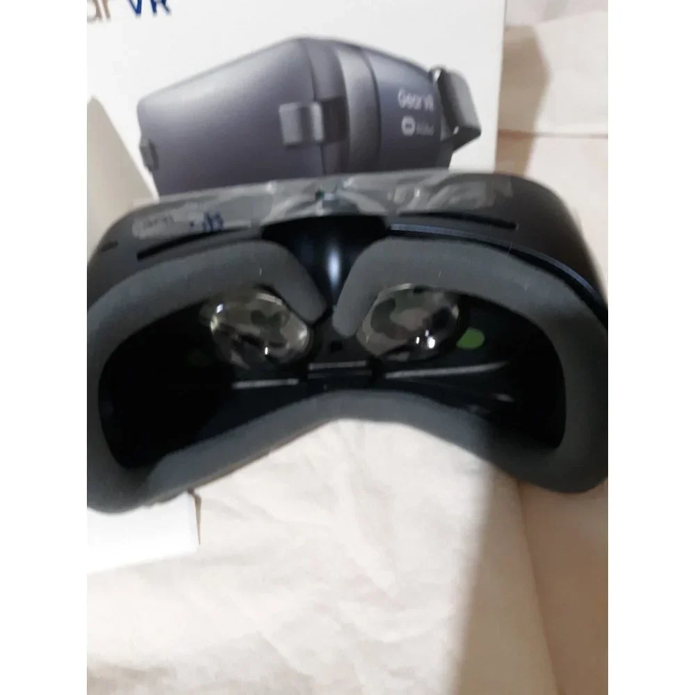 Samsung Gear VR still wrapped in pkg
